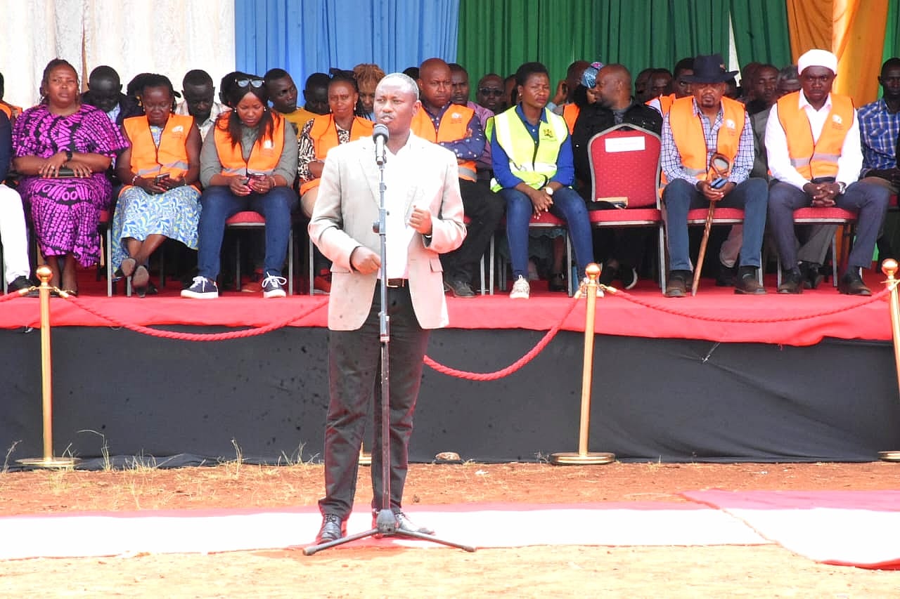 Uwezo Fund CEO Mr. Peter Lengapiani delivers speech at the Embu bodaboda strategic plan