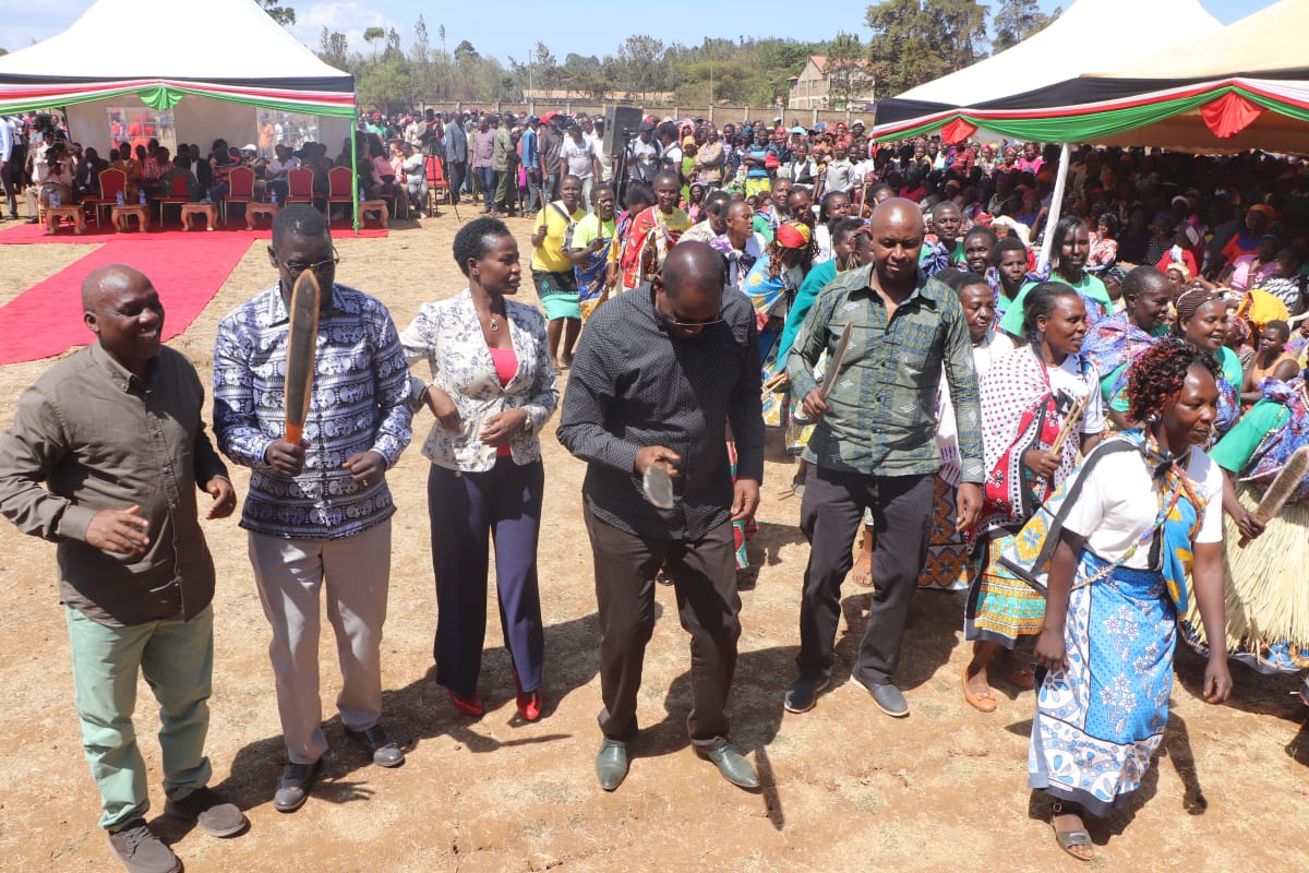 Dignitaries present at the Tigiana West seed distribution ceremony