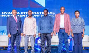 CS Cooperatives, Deputy Chief of Staff Perfomance Delivery Eluid Owalo, PS MSME Susan Mang'eni, Kisumu governor Anyang' Nyongo' among other dignitaries pose for a photo