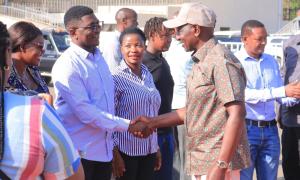 Presdient of the Republic of Kenya handshakes PS Youth Affairs and Creative Economy