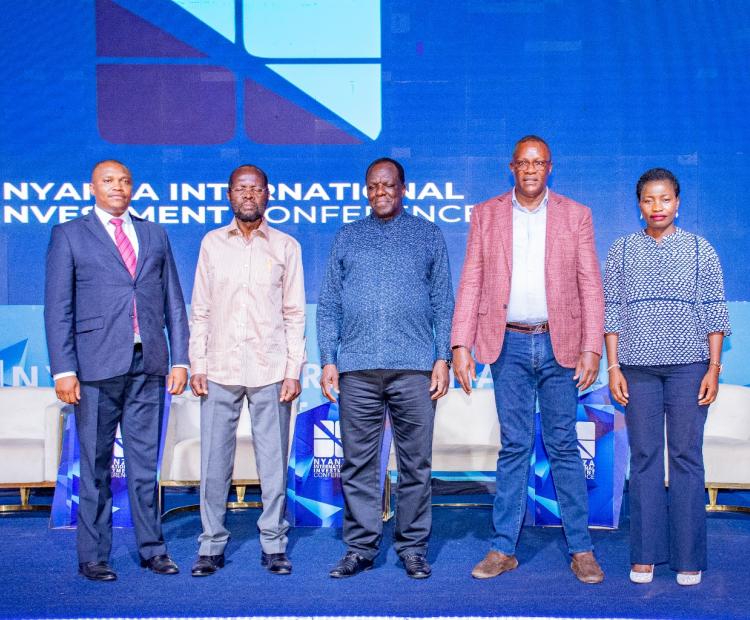 CS Cooperatives, Deputy Chief of Staff Perfomance Delivery Eluid Owalo, PS MSME Susan Mang'eni, Kisumu governor Anyang' Nyongo' among other dignitaries pose for a photo